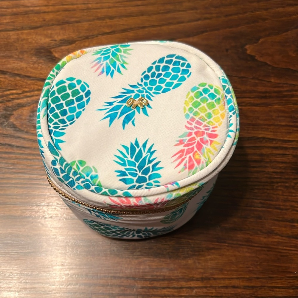 NWOT PQ Pineapple Jewelry Holder